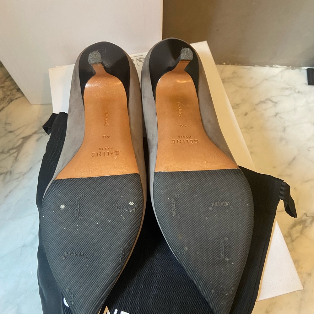 Celine Women's Sophisticated Gray Suede Pointy Heels - Picture 5 of 7